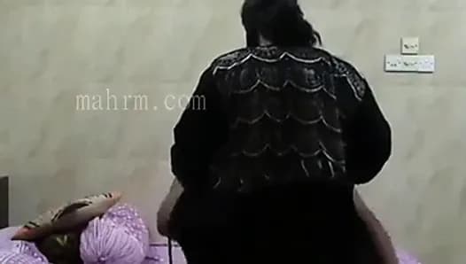 سكس مصري منقبة مربربة وجسمها ملبن تحت النقاب