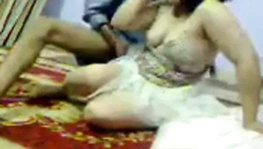 “بيحاول ينيك في طيزها”.. مصرية مسربة بتعيط — مصري